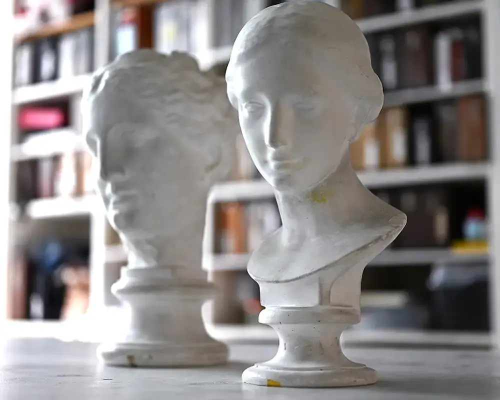 スケッチ用の石膏の銅像